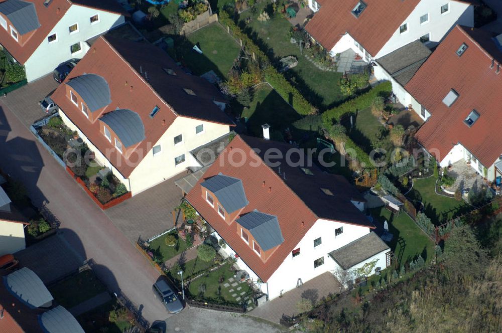 Panketal from the bird's eye view: Blick auf die Mehrfamilienhaus- Wohngebiet zwischen Eichenring, Lindenberger Straße und Karower Straße in Panketal Ortsteil Schwanebeck Neu-Buch.