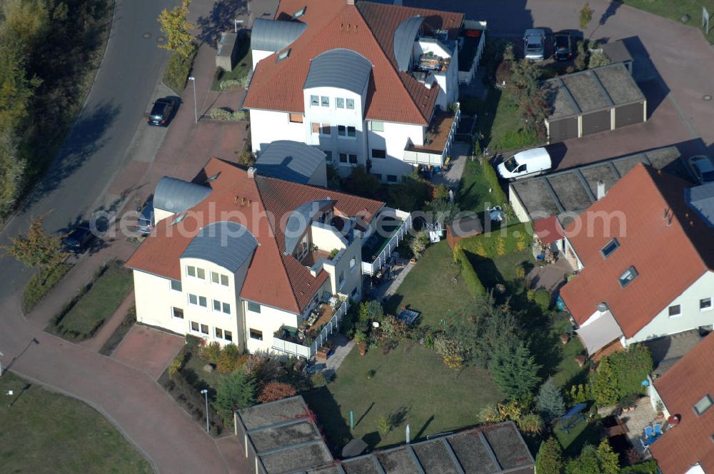 Aerial photograph Panketal - Blick auf die Mehrfamilienhaus- Wohngebiet zwischen Eichenring, Lindenberger Straße und Karower Straße in Panketal Ortsteil Schwanebeck Neu-Buch.