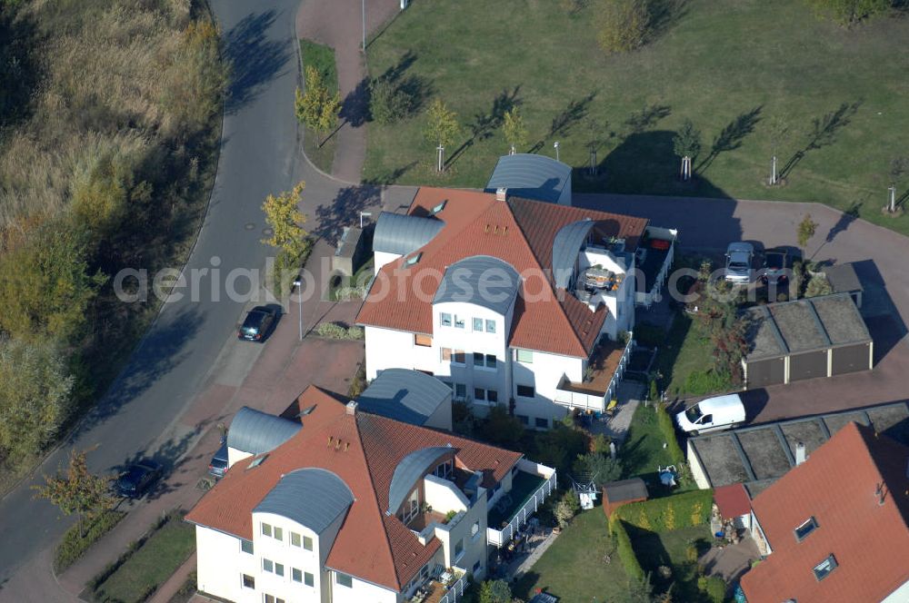 Panketal from above - Blick auf die Mehrfamilienhaus- Wohngebiet zwischen Eichenring, Lindenberger Straße und Karower Straße in Panketal Ortsteil Schwanebeck Neu-Buch.