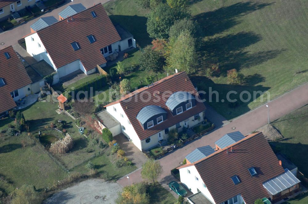 Panketal from the bird's eye view: Blick auf die Mehrfamilienhaus- Wohngebiet zwischen Eichenring, Lindenberger Straße und Karower Straße in Panketal Ortsteil Schwanebeck Neu-Buch.