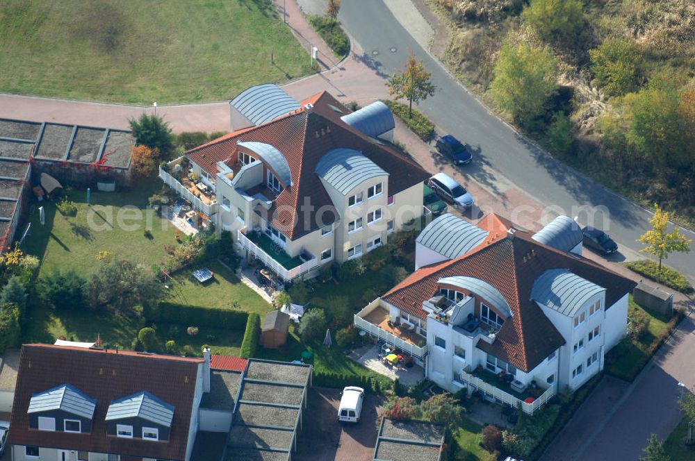 Panketal from above - Blick auf die Mehrfamilienhaus- Wohngebiet zwischen Eichenring, Lindenberger Straße und Karower Straße in Panketal Ortsteil Schwanebeck Neu-Buch.