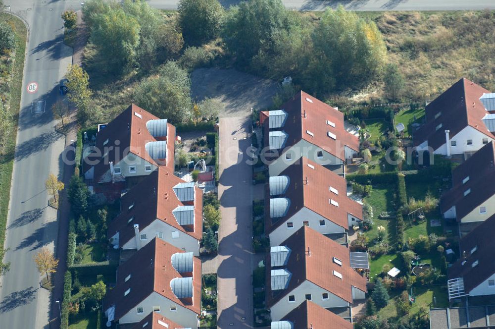 Panketal from above - Blick auf die Mehrfamilienhaus- Wohngebiet zwischen Eichenring, Lindenberger Straße und Karower Straße in Panketal Ortsteil Schwanebeck Neu-Buch.