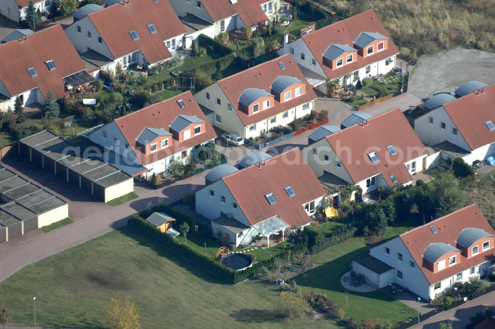 Panketal from the bird's eye view: Blick auf die Mehrfamilienhaus- Wohngebiet zwischen Eichenring, Lindenberger Straße und Karower Straße in Panketal Ortsteil Schwanebeck Neu-Buch.