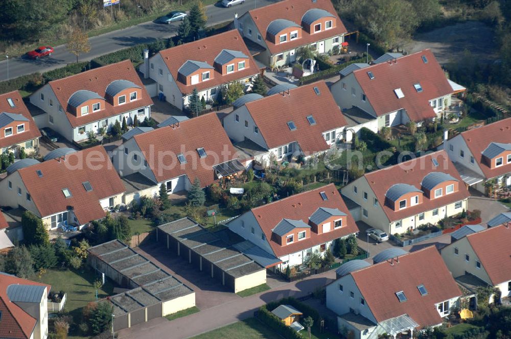 Aerial image Panketal - Blick auf die Mehrfamilienhaus- Wohngebiet zwischen Eichenring, Lindenberger Straße und Karower Straße in Panketal Ortsteil Schwanebeck Neu-Buch.