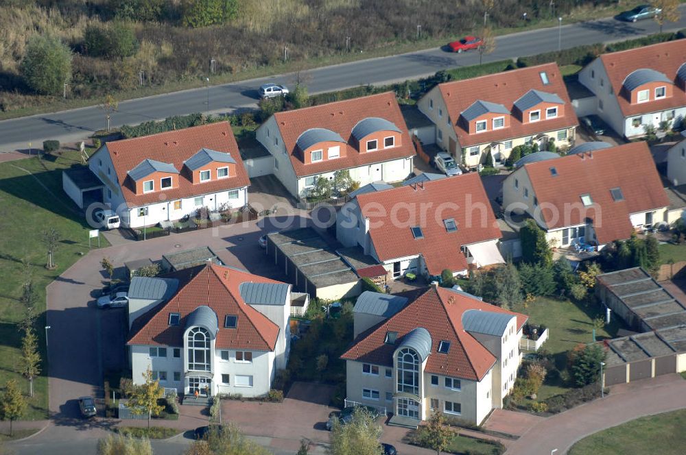 Panketal from above - Blick auf die Mehrfamilienhaus- Wohngebiet zwischen Eichenring, Lindenberger Straße und Karower Straße in Panketal Ortsteil Schwanebeck Neu-Buch.