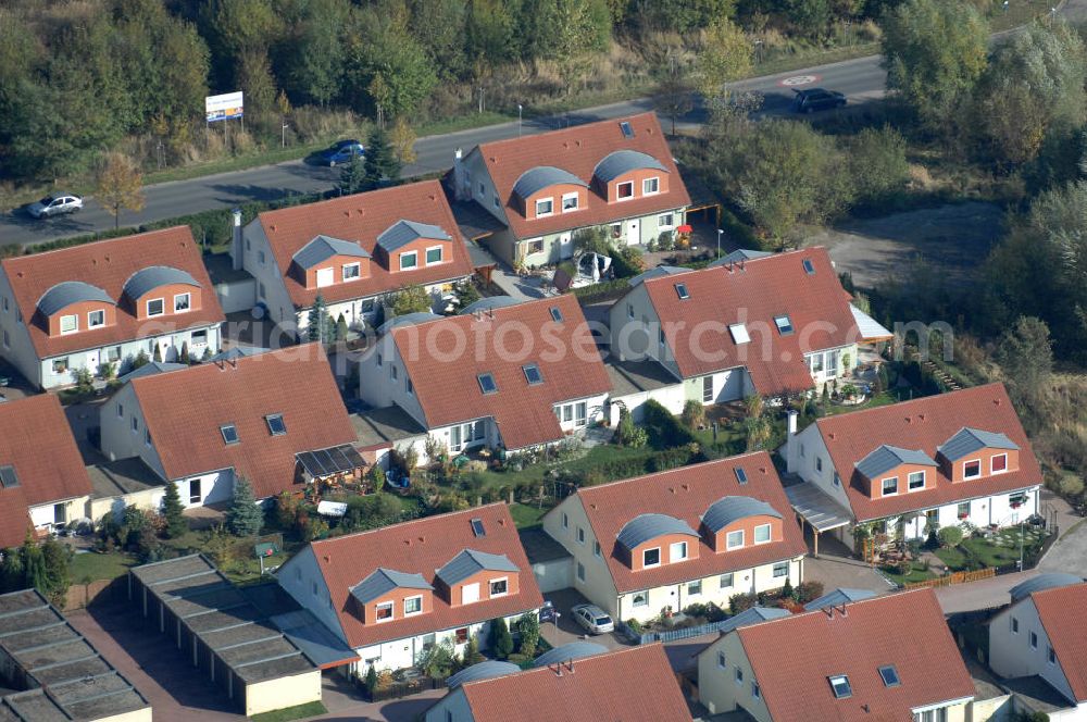 Aerial image Panketal - Blick auf die Mehrfamilienhaus- Wohngebiet zwischen Eichenring, Lindenberger Straße und Karower Straße in Panketal Ortsteil Schwanebeck Neu-Buch.