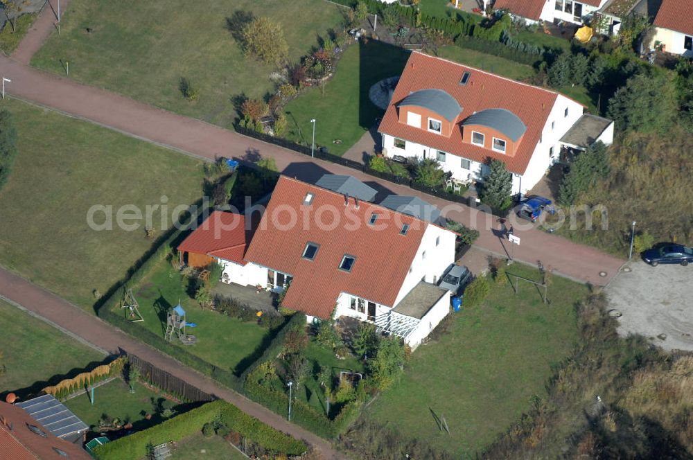 Panketal from the bird's eye view: Blick auf die Mehrfamilienhaus- Wohngebiet zwischen Eichenring, Lindenberger Straße und Karower Straße in Panketal Ortsteil Schwanebeck Neu-Buch.