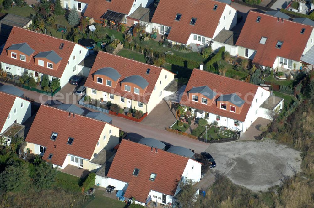 Aerial photograph Panketal - Blick auf die Mehrfamilienhaus- Wohngebiet zwischen Eichenring, Lindenberger Straße und Karower Straße in Panketal Ortsteil Schwanebeck Neu-Buch.