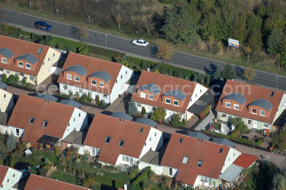 Panketal from above - Blick auf die Mehrfamilienhaus- Wohngebiet zwischen Eichenring, Lindenberger Straße und Karower Straße in Panketal Ortsteil Schwanebeck Neu-Buch.