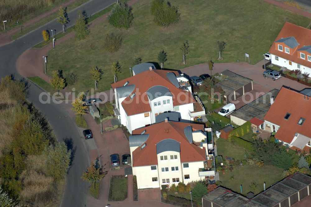 Aerial photograph Panketal - Blick auf die Mehrfamilienhaus- Wohngebiet zwischen Eichenring, Lindenberger Straße und Karower Straße in Panketal Ortsteil Schwanebeck Neu-Buch.