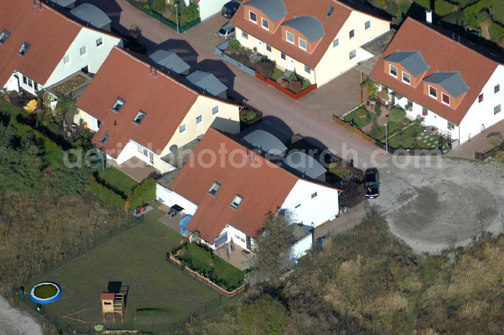 Panketal from the bird's eye view: Blick auf die Mehrfamilienhaus- Wohngebiet zwischen Eichenring, Lindenberger Straße und Karower Straße in Panketal Ortsteil Schwanebeck Neu-Buch.