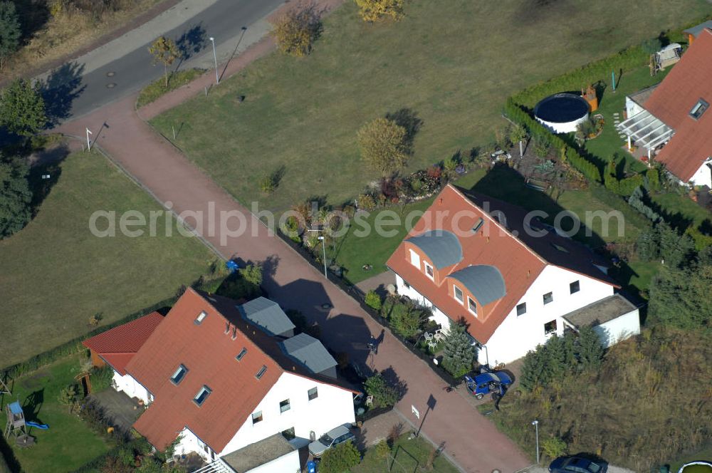 Aerial image Panketal - Blick auf die Mehrfamilienhaus- Wohngebiet zwischen Eichenring, Lindenberger Straße und Karower Straße in Panketal Ortsteil Schwanebeck Neu-Buch.