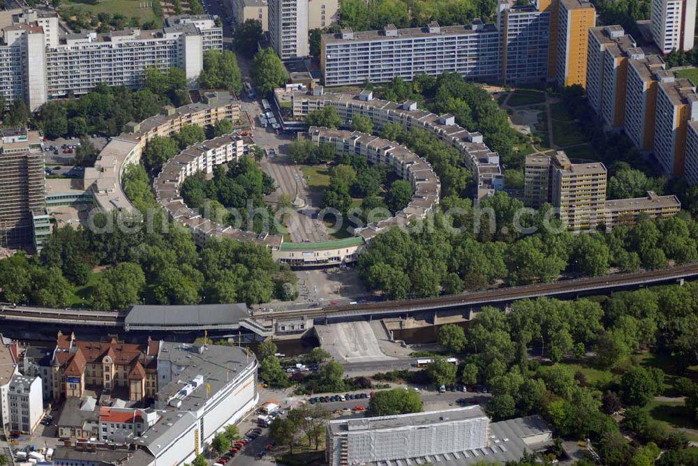 Berlin from the bird's eye view: Blick auf den Mehringplatz in Friedrichshain-Kreuzberg