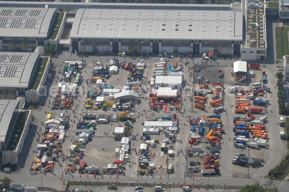 Aerial image München - Blick auf das Messegelände München. Die Messe München International (MMI) ist mit rund 40 Fachmessen für Investitionsgüter, Konsumgüter und Neue Technologien eine der weltweit führenden Messegesellschaften. Sie unterhält die Neue Messe München mit 17 Messehallen, Freigelände, etc. Adresse: Messegelände 81823 München, Tel. +49 (0)89 9 49-2 07 20, Fax +49 (0)89 9 49-2 07 29, newsline@messe-muenchen.de