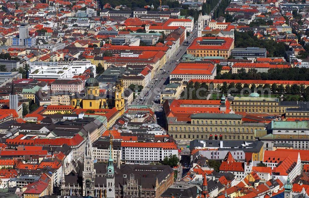 Aerial image München - Blick auf die Münchener Altstadt mit dem Rathaus und der Frauenkirche