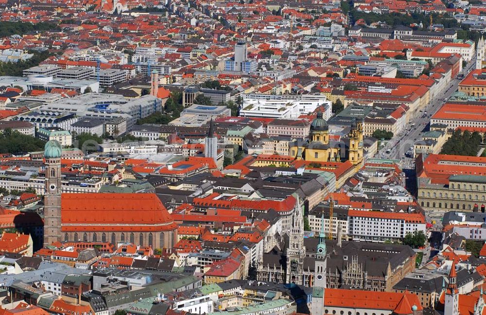 Aerial photograph München - Blick auf die Münchener Altstadt mit dem Rathaus und der Frauenkirche