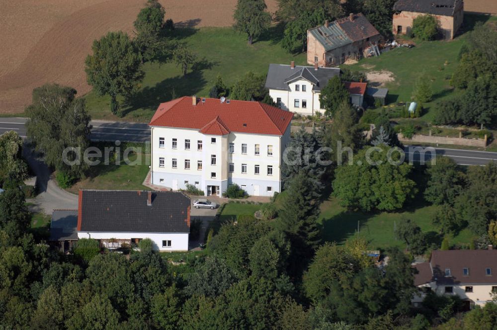 Aerial image ZEHMA - Blick auf ein modernisiertes Mehrfamilienwohnhaus an der Zehmaer Strasse (B93) in Zehma / Thüringen