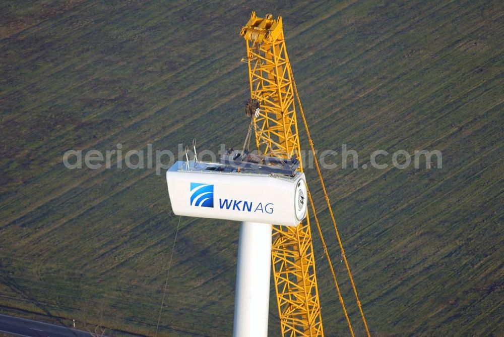 Aerial image Oelsig - Blick auf Montagearbeiten zum Bau neuer Windkraftfelder bei Oelsig im südlichen Brandenburg durch die Firma WKN Windkraft Nord AG ,Haus der Zukunftsenergien,Otto-Hahn-Str. 12 – 16 ,25813 Husum;Tel. 04841 – 89 44 232, Fax 04841 – 89 44 225,