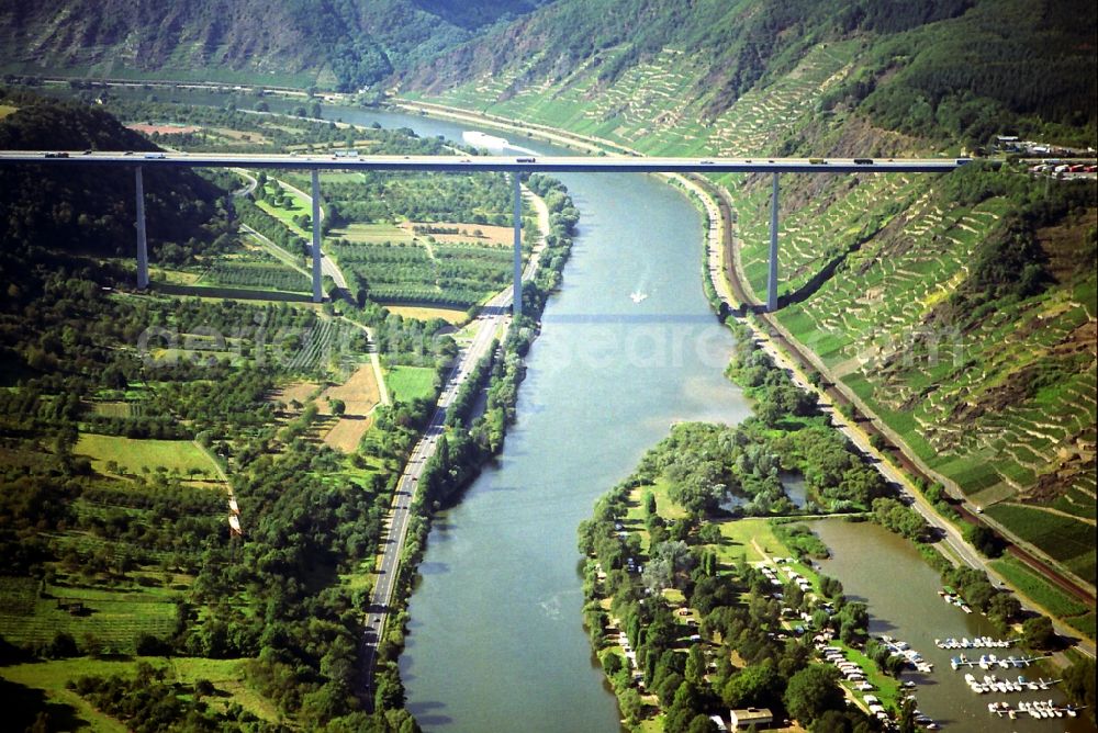 Aerial image Winningen - View over the Moseltalbrücke in Winningen at the riverside of the Mosel in Rhineland-Palatine