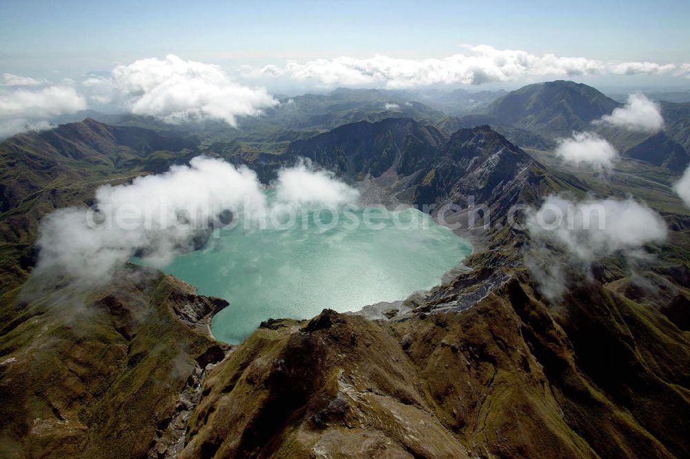 Aerial photograph Angeles - Blick auf den Mount Pinatubo. Der im Zambales-Gebirge auf der Insel Luzon gelegene Vulkan ist seit seiner Eruption 1991 wieder aktiv. View on the Mount Pinatubo. The volcano located in the Zambales Mountains on the isle of Luzon is active again since its eruption in 1991.