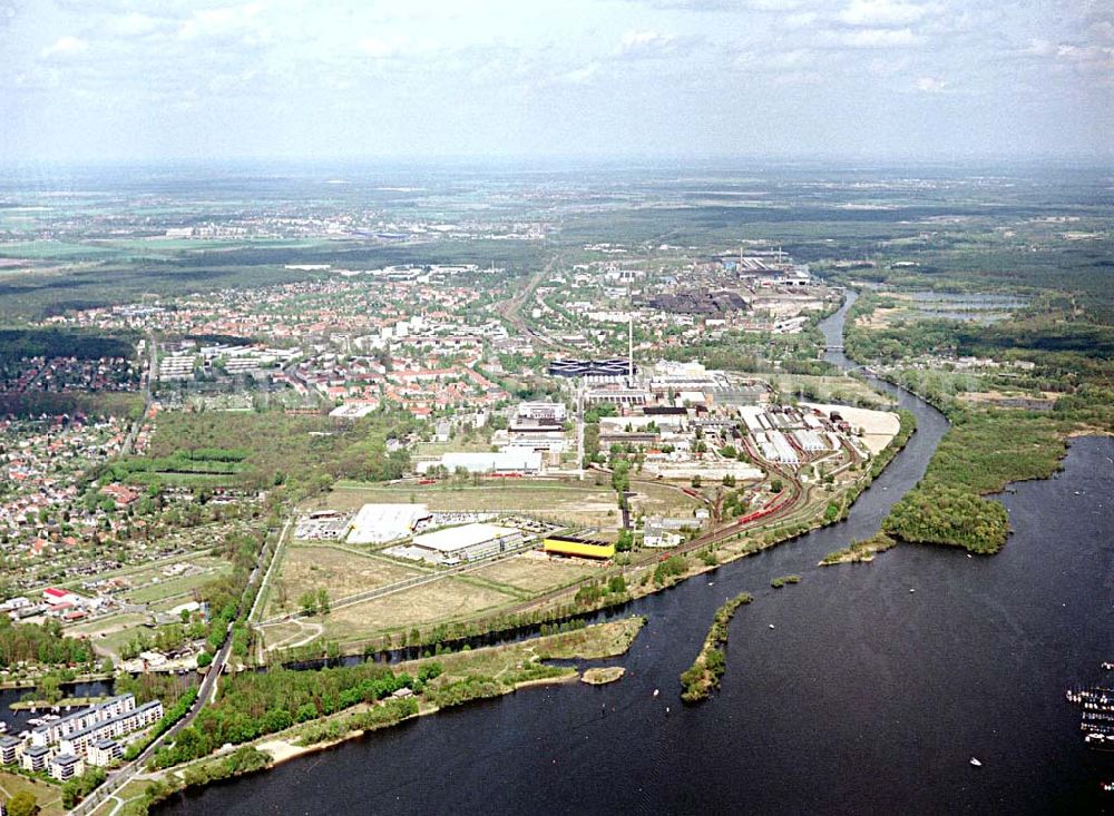 Aerial photograph Hennigsdorf / Brandenburg - Blick von Süd nach Nord auf Hennigsdorf in Brandenburg ( nordwestlich von Berlin).