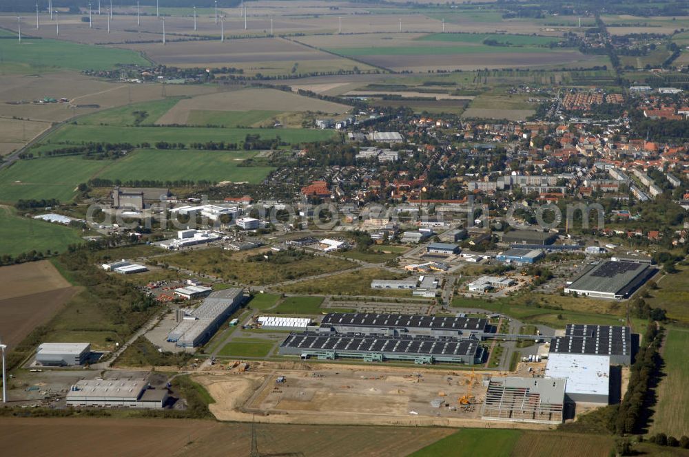 Nauen from above - Blick auf Nauen mit den Produktionszentrum BSH Hausgerätewerks Nauen GmbH im Gewerbegebiet Nauen. Kontakt: BSH Hausgerätewerk Nauen GmbH, Fabrik Nauen, Siemensring 5-9, 14641 Nauen, Tel. 03321 416-0, Fax 03321 416 202,