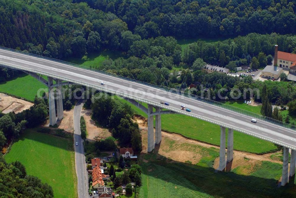 Aerial photograph Dresden-Heidenau - Blick auf die neu errichtete Autobahn A17 mit dem Viadukt über dem Müglitztal in Dresden-Heidenau