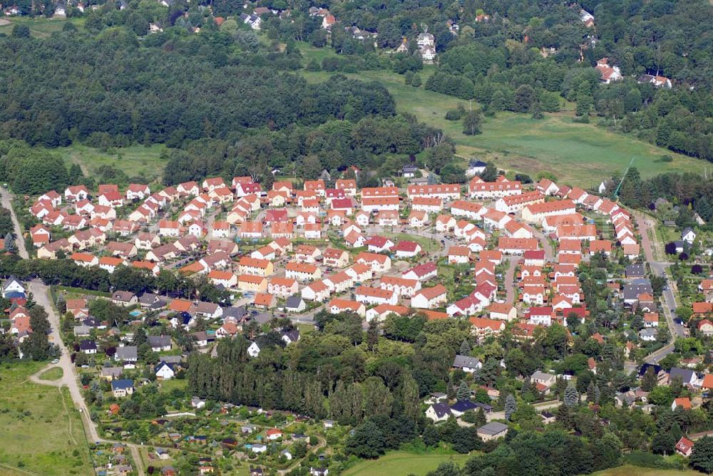 Schildow from the bird's eye view: Blick auf das neu errichtete Wohngebiet Schildower Pfaffenwald der Schildow Wohnungsbau GmbH & Co KG an der Franz-Schmidt-Straße 30 in 16552 Schildow / Brandenburg (nördlich von Berlin - Pankow). Tel.: 033056-89857