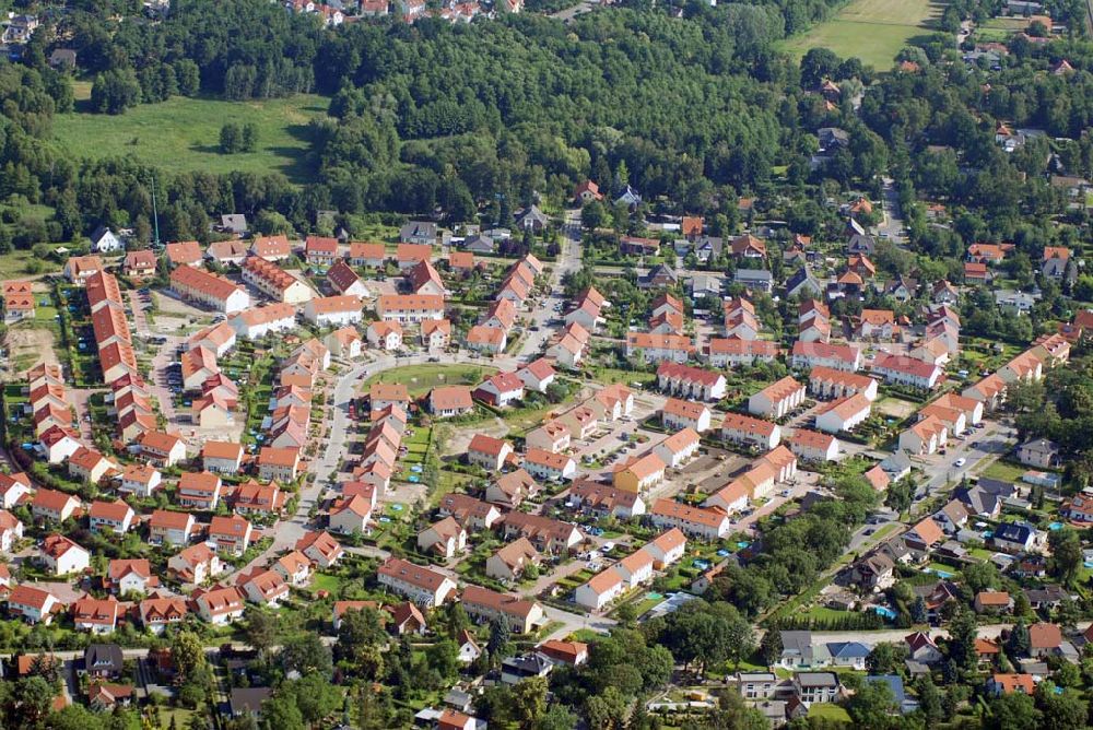 Schildow from above - Blick auf das neu errichtete Wohngebiet Schildower Pfaffenwald der Schildow Wohnungsbau GmbH & Co KG an der Franz-Schmidt-Straße 30 in 16552 Schildow / Brandenburg (nördlich von Berlin - Pankow). Tel.: 033056-89857