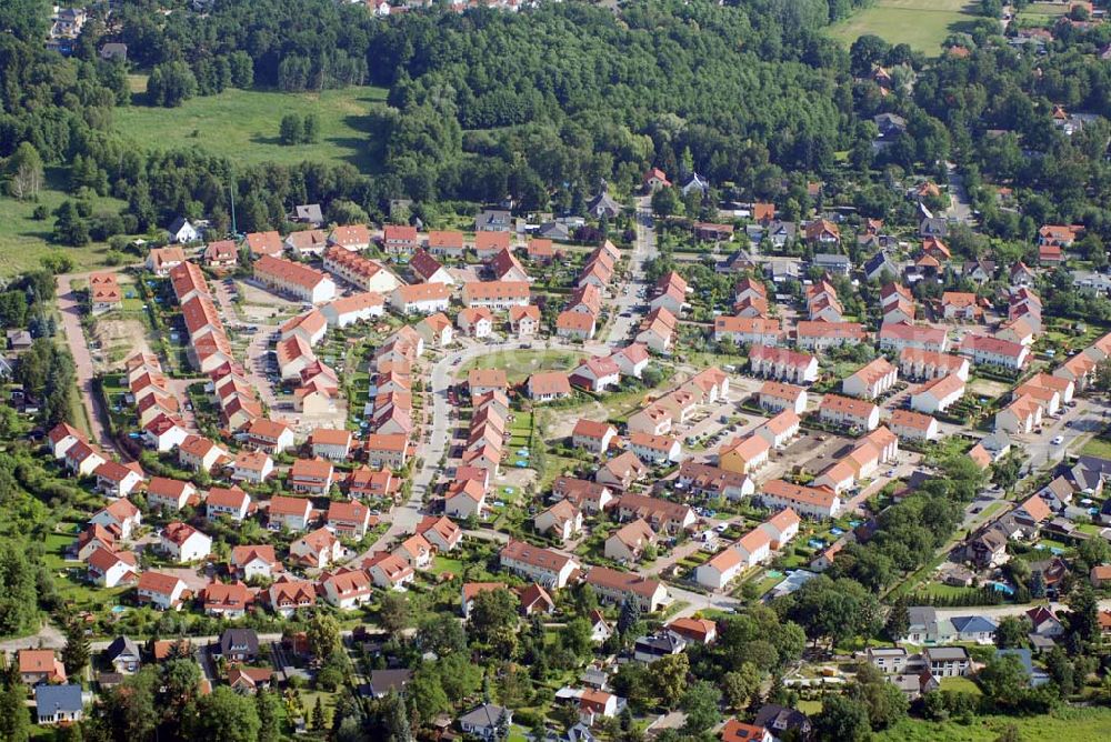 Schildow from the bird's eye view: Blick auf das neu errichtete Wohngebiet Schildower Pfaffenwald der Schildow Wohnungsbau GmbH & Co KG an der Franz-Schmidt-Straße 30 in 16552 Schildow / Brandenburg (nördlich von Berlin - Pankow). Tel.: 033056-89857