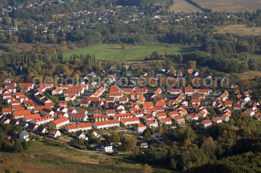 Aerial photograph Schildow - Blick auf das neu errichtete Wohngebiet Schildower Pfaffenwald der Schildow Wohnungsbau GmbH & Co KG an der Franz-Schmidt-Straße 30 in 16552 Schildow / Brandenburg (nördlich von Berlin - Pankow). Tel.: 033056-89857