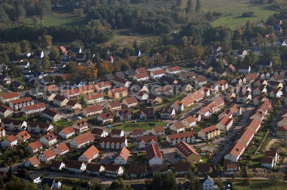 Aerial photograph Schildow - Blick auf das neu errichtete Wohngebiet Schildower Pfaffenwald der Schildow Wohnungsbau GmbH & Co KG an der Franz-Schmidt-Straße 30 in 16552 Schildow / Brandenburg (nördlich von Berlin - Pankow). Tel.: 033056-89857