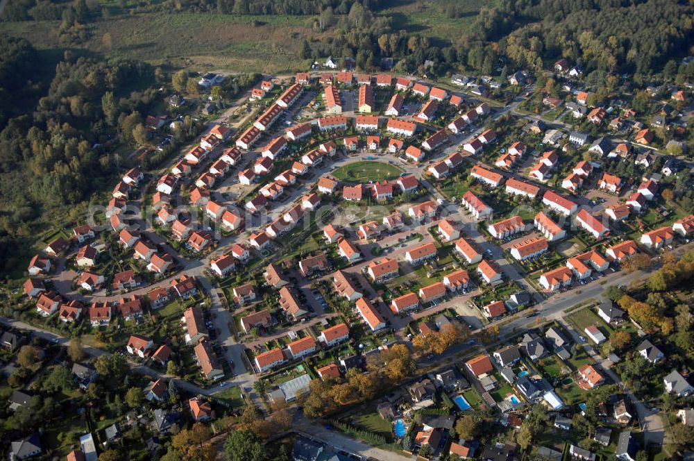 Schildow from above - Blick auf das neu errichtete Wohngebiet Schildower Pfaffenwald der Schildow Wohnungsbau GmbH & Co KG an der Franz-Schmidt-Straße 30 in 16552 Schildow / Brandenburg (nördlich von Berlin - Pankow). Tel.: 033056-89857