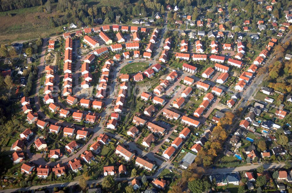 Aerial photograph Schildow - Blick auf das neu errichtete Wohngebiet Schildower Pfaffenwald der Schildow Wohnungsbau GmbH & Co KG an der Franz-Schmidt-Straße 30 in 16552 Schildow / Brandenburg (nördlich von Berlin - Pankow). Tel.: 033056-89857