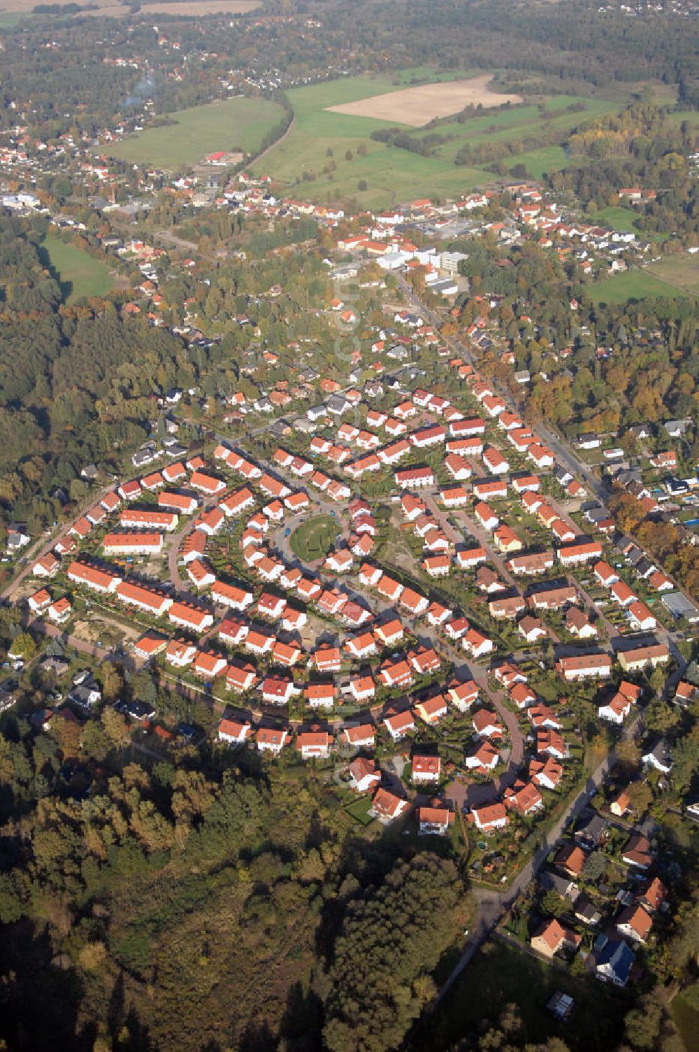 Aerial image Schildow - Blick auf das neu errichtete Wohngebiet Schildower Pfaffenwald der Schildow Wohnungsbau GmbH & Co KG an der Franz-Schmidt-Straße 30 in 16552 Schildow / Brandenburg (nördlich von Berlin - Pankow). Tel.: 033056-89857