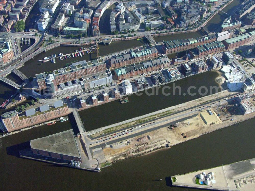 Hamburg from above - HAMBURG Neubau der Hamburger Hafencity an Alster und ELbe durch die Hafen City Hamburg GmbH, Am Sandkai 1 in 20457 Hamburg, VITERRA AG, ECE GmbH,