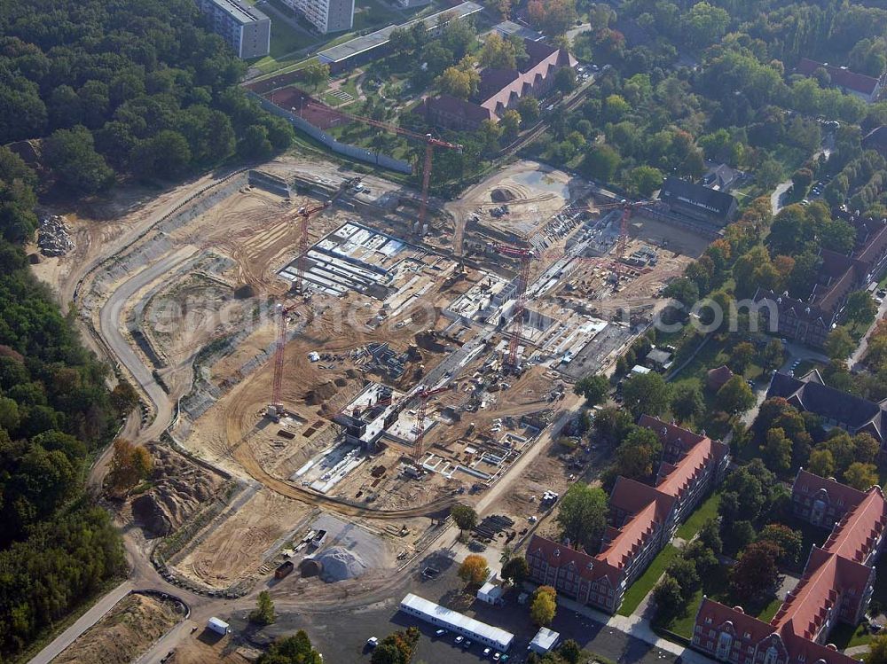 Berlin from the bird's eye view: 05.10.2004 Blick auf den Neubau der Heliuskliniken AG auf dem Gelände des Krankenhauses Berlin-Buch.