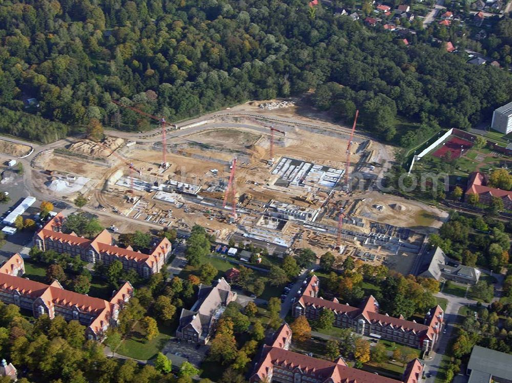 Aerial photograph Berlin - 05.10.2004 Blick auf den Neubau der Heliuskliniken AG auf dem Gelände des Krankenhauses Berlin-Buch.