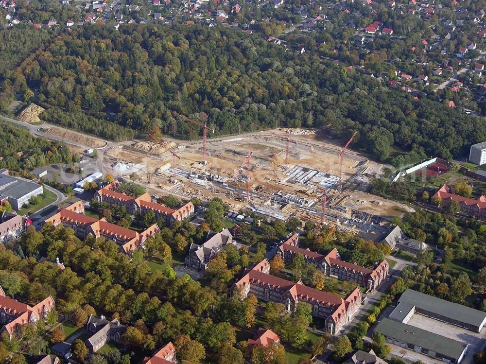 Berlin from above - 05.10.2004 Blick auf den Neubau der Heliuskliniken AG auf dem Gelände des Krankenhauses Berlin-Buch.