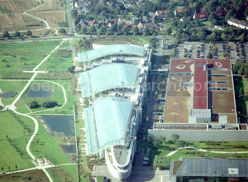 Hannover from above - Blick auf das den Neubau der Landesbausparkasse Hannover nördlich des Expo-Messegeländes in Hannover.