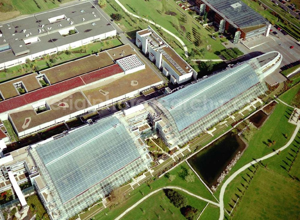 Aerial photograph Hannover - Blick auf den Neubau der Landesbausparkasse Hannover nördlich des Expo-Messegeländes in Hannover.