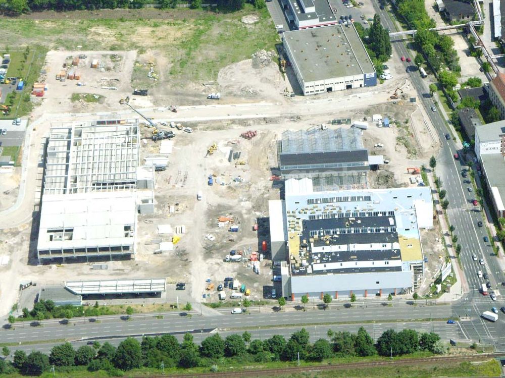 Aerial image Berlin - Adlershof - Blick auf den Neubau, sowie die Baustelle des neuen OBI Marktes am Adlergestell in Berlin Adlershof (Gelände des Ehemaligen IFA Spezial Fahrzeugwerkes)