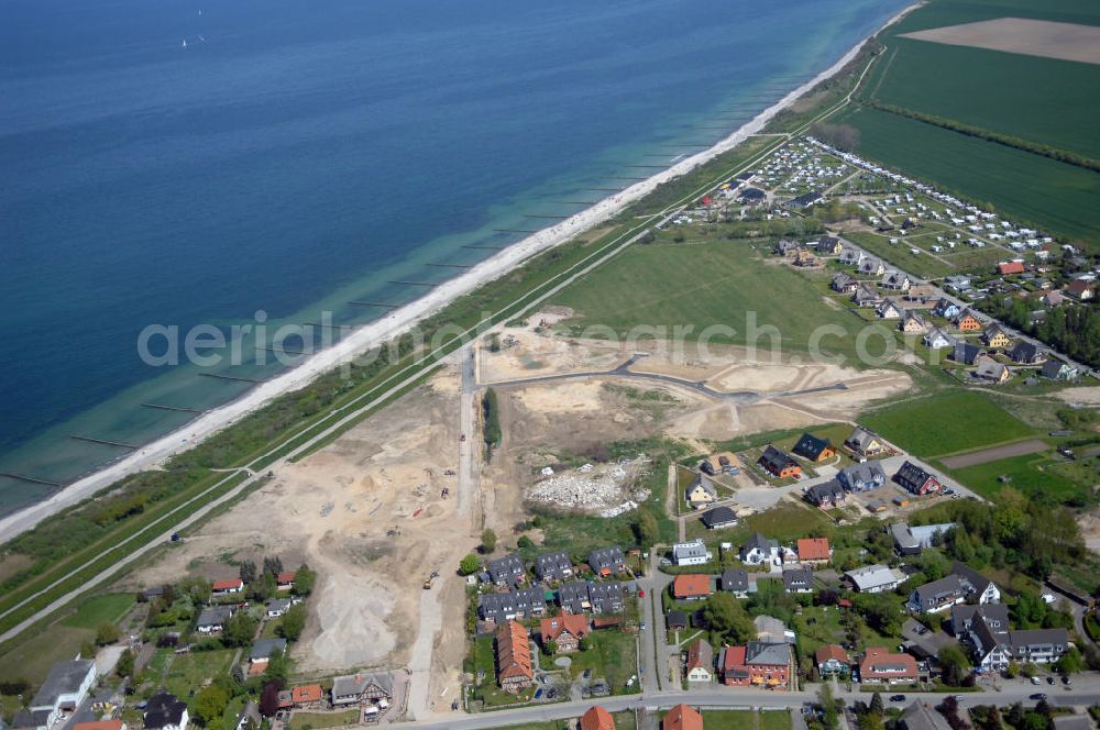 Börgerende-Rethwisch from above - Blick auf die Baustelle für ein touristisches Zentrum mit Ferieneinrichtungen, Gastronomie, Hotels. Dieses entsteht auf dem Gebiet des ehemaligen DDR-Ferienheims Waterkant, welches 2007 abgerissen wurde. Projektentwicklung: ABC Grundbesitz GmbH, Strandweg 78, 18211 Börgerende, Tel. +49 (0)38203 22 99 24, Fax +49 (0)038203 22 97 97, Email office@abc-projektentwicklung.de;