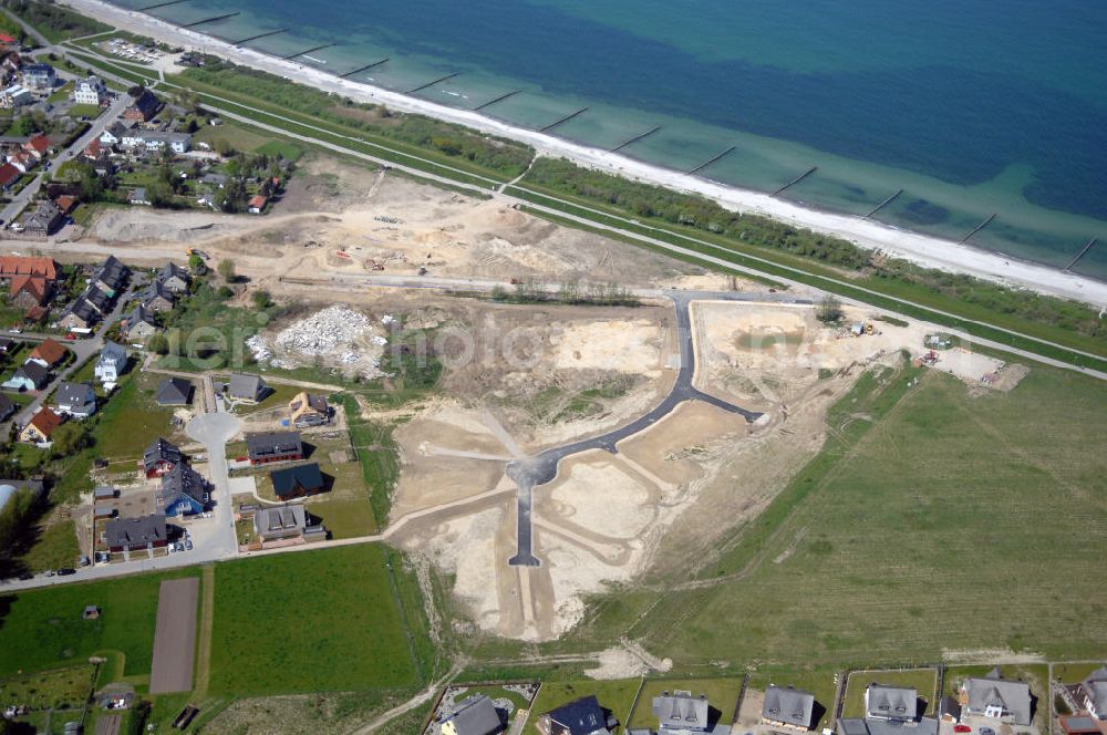 Aerial photograph Börgerende-Rethwisch - Blick auf die Baustelle für ein touristisches Zentrum mit Ferieneinrichtungen, Gastronomie, Hotels. Dieses entsteht auf dem Gebiet des ehemaligen DDR-Ferienheims Waterkant, welches 2007 abgerissen wurde. Projektentwicklung: ABC Grundbesitz GmbH, Strandweg 78, 18211 Börgerende, Tel. +49 (0)38203 22 99 24, Fax +49 (0)038203 22 97 97, Email office@abc-projektentwicklung.de;