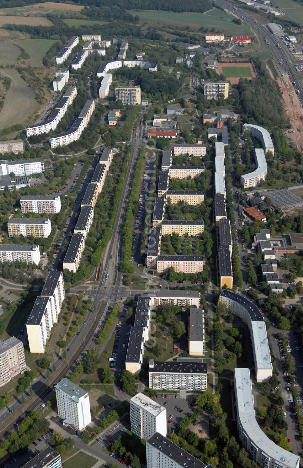 Aerial photograph Jena - Blick auf die Neubausiedlung entlang der Erlanger Allee in Jena-Lobeda. Kontakt: Stadt Jena Fachbereich Stadtentwicklung und Stadtplanung Dr. Matthias Lerm, Am Anger 26 07743 Jena, Tel. +49(0)3641 49 5200, Fax +49(0)3641 49 5205, Email: fb-stadtentwicklung@jena.de