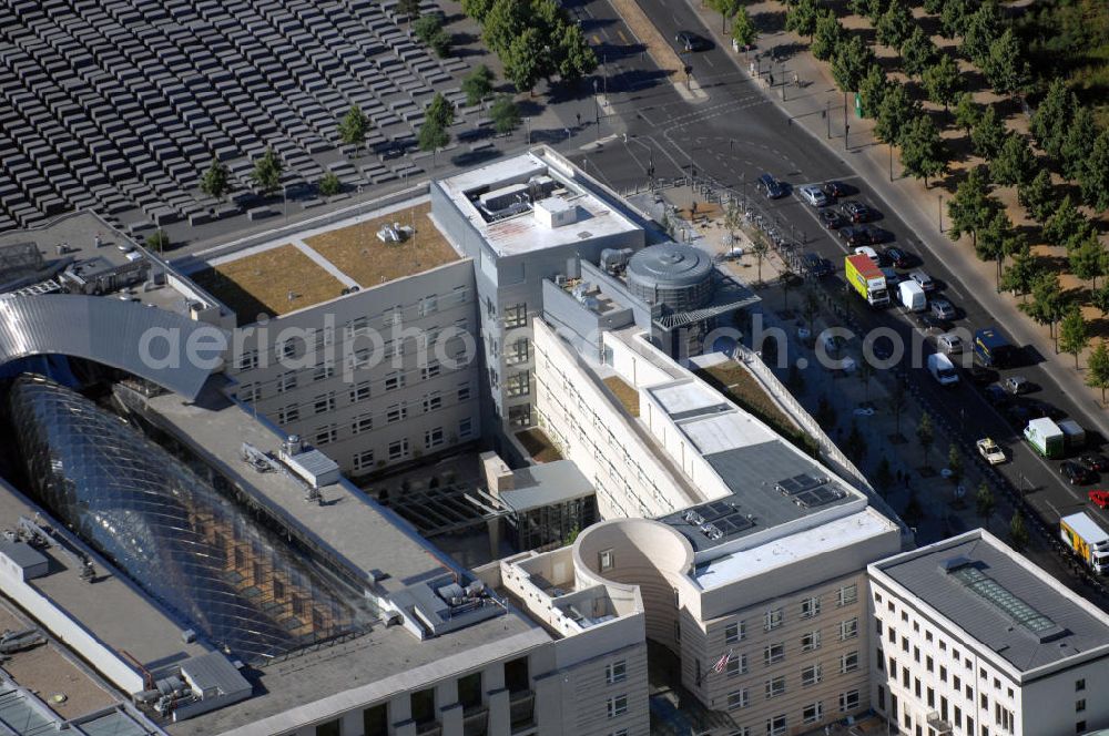 Aerial photograph Berlin Mitte - Neues Gebäude der Botschaft der United States of America (USA) / US-Botschaft am Pariser Platz, neben dem Brandenburger Tor an der Kreuzung Behrenstraße und Ebertstraße. Kontakt: Pariser Platz 2, 10117 Berlin, Tel. +49 (0)30 2385 174