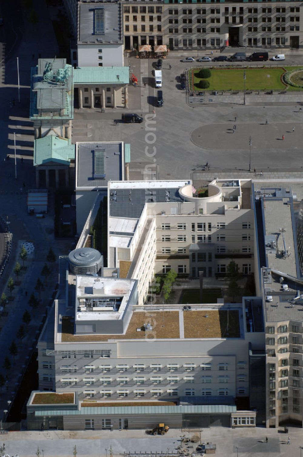 Aerial photograph Berlin Mitte - Neues Gebäude der Botschaft der United States of America (USA) / US-Botschaft am Pariser Platz, neben dem Brandenburger Tor an der Kreuzung Behrenstraße und Ebertstraße. Kontakt: Pariser Platz 2, 10117 Berlin, Tel. +49 (0)30 2385 174