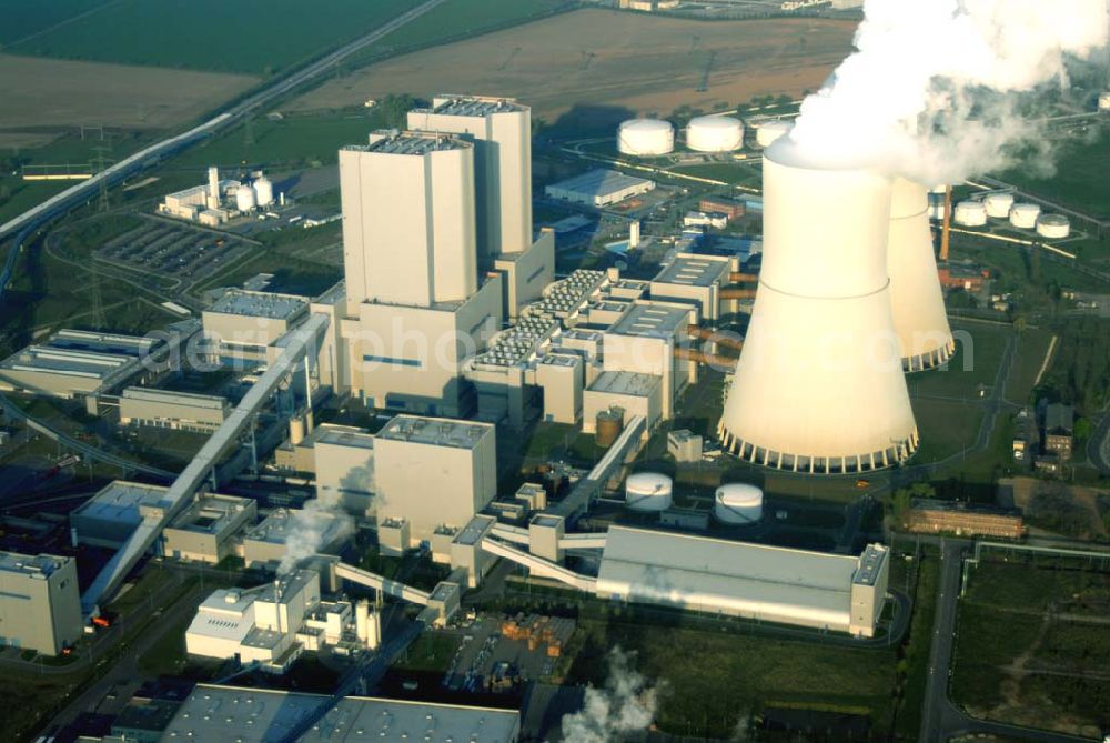 Aerial photograph Böhlen (Leipziger Land) - Blick auf das neue Kraftwerk Lippendorf bei Leipzig (etwa 15 km südlich). Das ca. 2,3 Mrd. Euro teure Kraftwerk wurde 2000 eingeweiht und ersetzt das alte Kraftwerk von 1965. Das Dampfkraftwerk wird mit Braunkohle befeuert. Die Vattenfall Europe Generation AG & Co. KG (