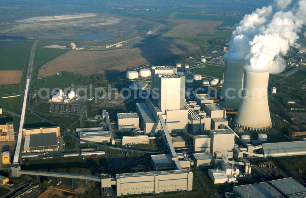 Böhlen (Leipziger Land) from the bird's eye view: Blick auf das neue Kraftwerk Lippendorf bei Leipzig (etwa 15 km südlich). Das ca. 2,3 Mrd. Euro teure Kraftwerk wurde 2000 eingeweiht und ersetzt das alte Kraftwerk von 1965. Das Dampfkraftwerk wird mit Braunkohle befeuert. Die Vattenfall Europe Generation AG & Co. KG (