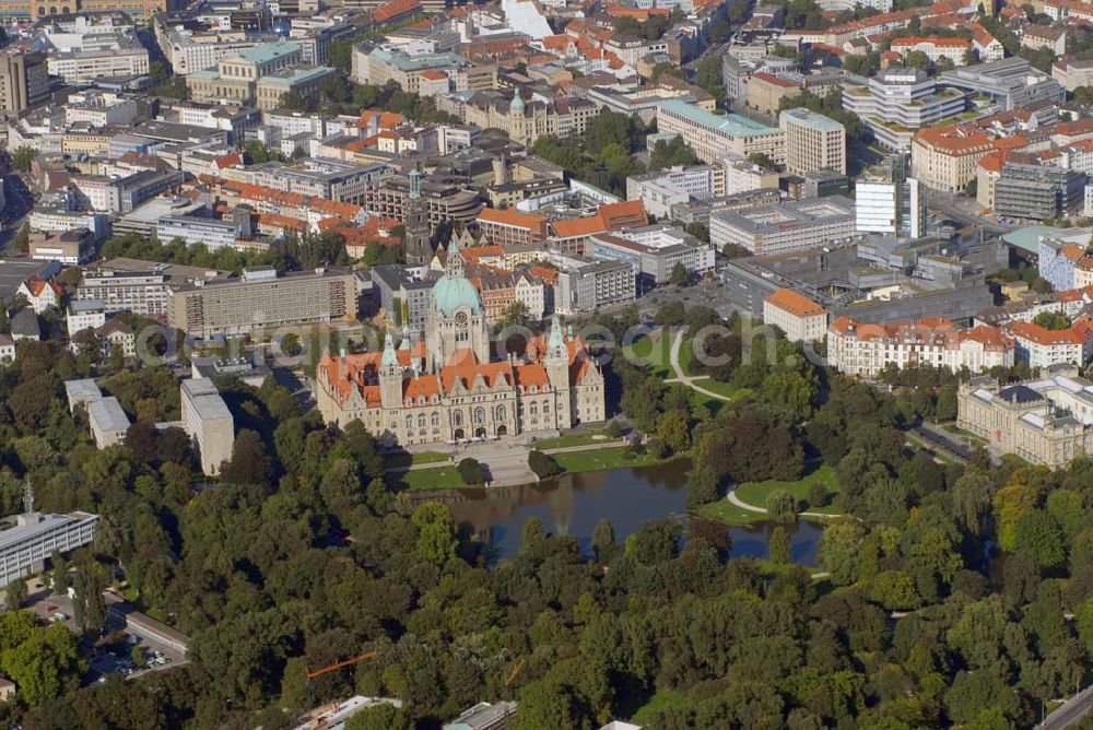 Hannover from above - Blick auf das Neue Rathaus in Hannover; Anschrift:Neues Rathaus; Trammplatz 2; 30159 Hannover; Tel.: 0511 / 168 - 0;